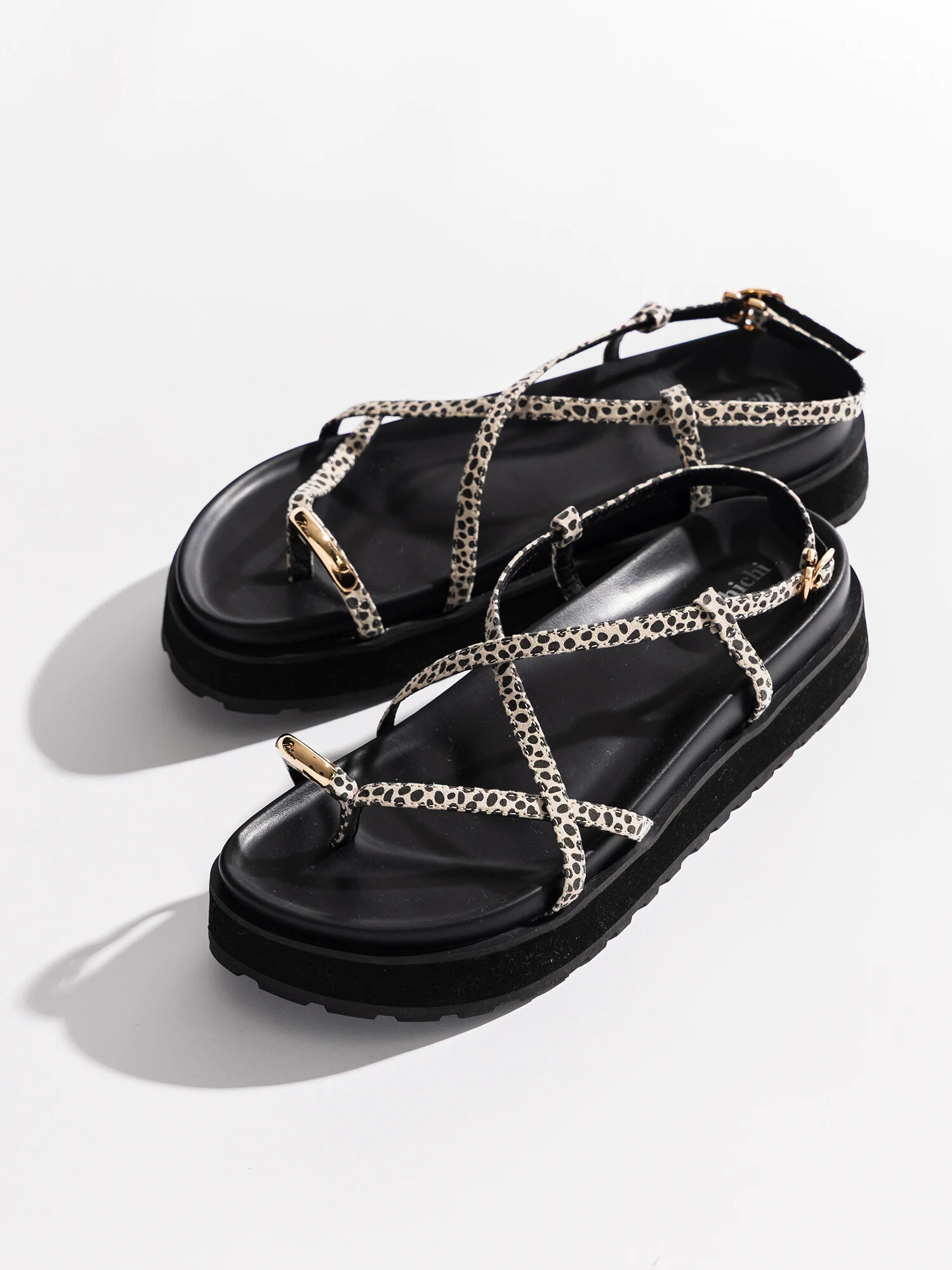 フットベットラインサンダル《2026 SUMMER LOOK item》（オフホワイト
