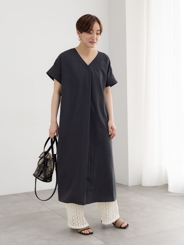 麻調サックワンピース《2026 SUMMER LOOK item》（ブラック/レッド