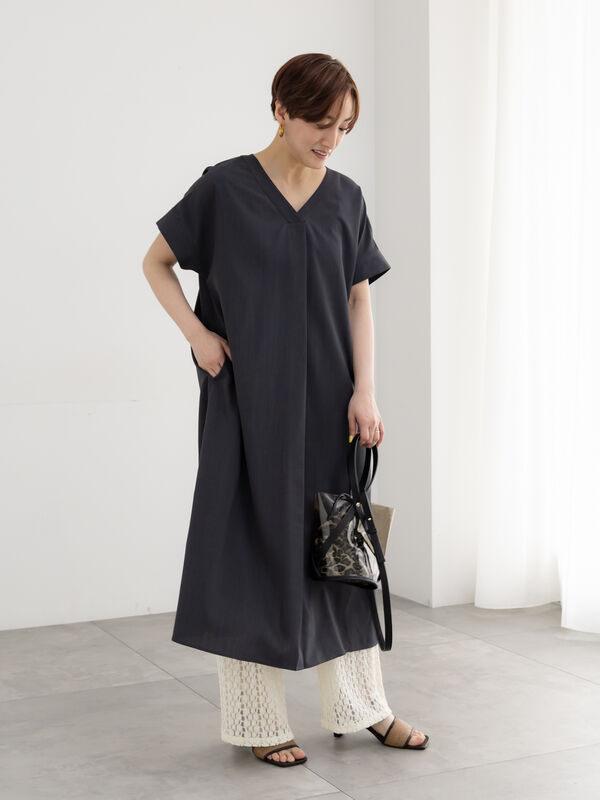 麻調サックワンピース《2026 SUMMER LOOK item》（ブラック/レッド