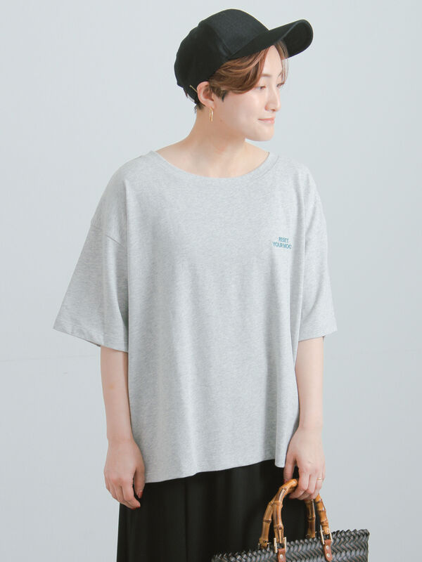 chiiiibagチーバッグ グレーTシャツ 胸刺繍&バックプリントBIGTシャツ（オフホワイト/グレー