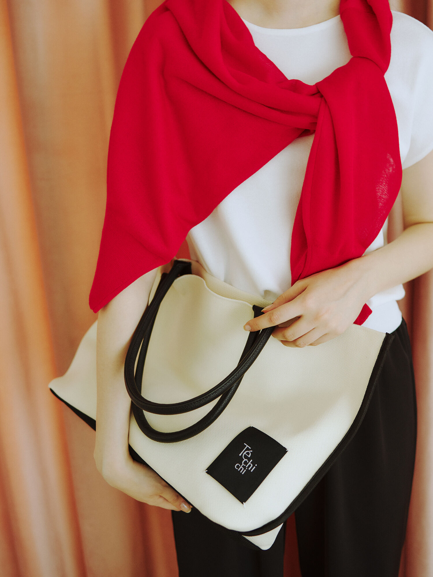 ニットビッグトート《2026 SUMMER LOOK item》（オフホワイト/ブラック