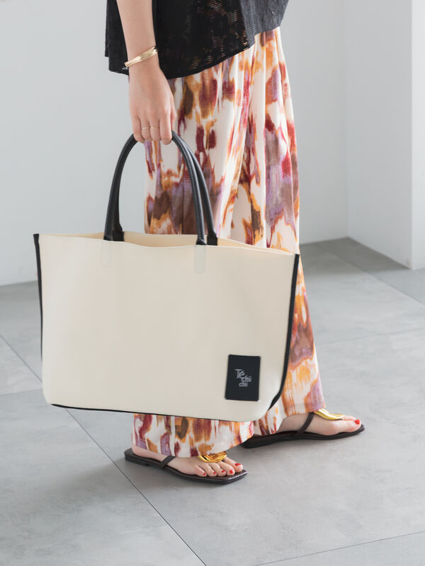 ニットビッグトート《2026 SUMMER LOOK item》（オフホワイト/ブラック