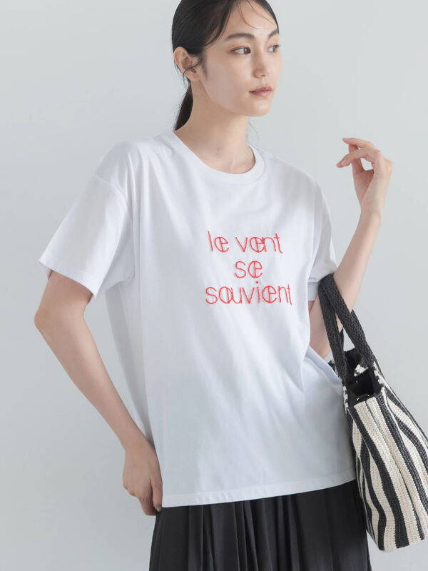 接触冷感】ステッチ刺繍ロゴレギュラーTシャツ（オフホワイト