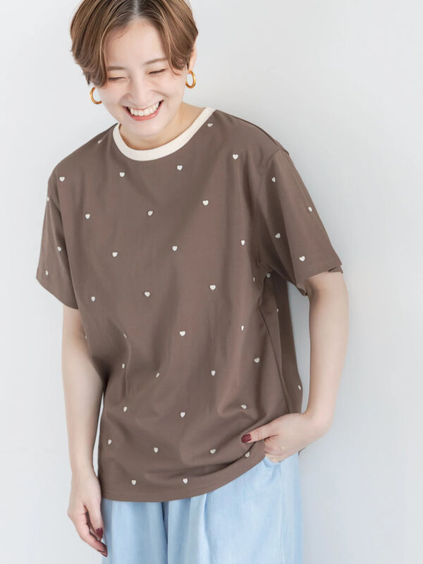 接触冷感】ハート刺繍Tシャツ（オフホワイト/ブラック/ブラウン