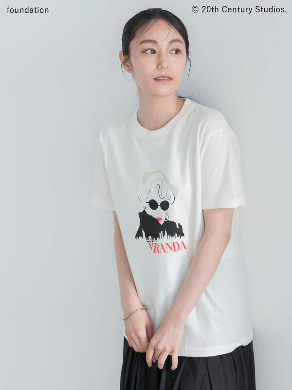 プラダを着た悪魔】ミランダTシャツ（オフホワイト/アイボリー