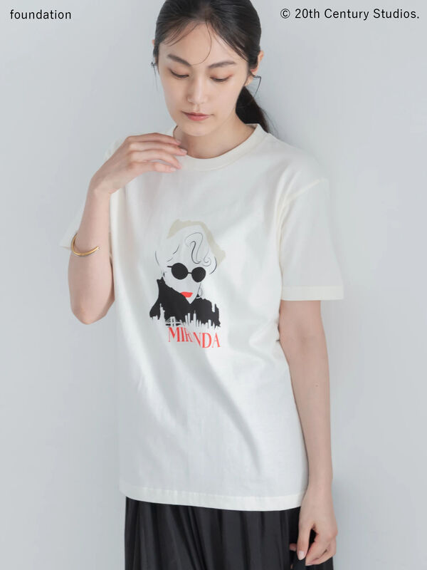 プラダを着た悪魔】ミランダTシャツ（オフホワイト/アイボリー