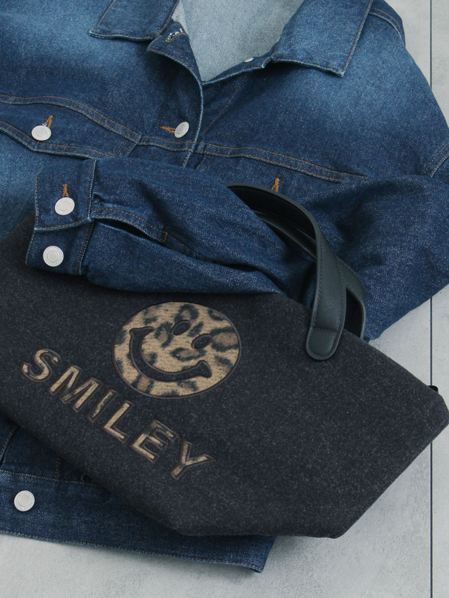 SMILEY柄生地刺繍トートバッグ（グレー/ベージュ/バッグ/バッグ