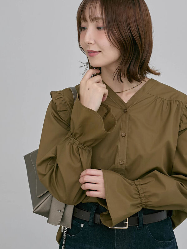 美品✨セオリー エレガントフリル ブラウスシャツ オフホワイト 洗える ショルダーフリルブラウス（オフホワイト/ブラック/オリーブ/トップス