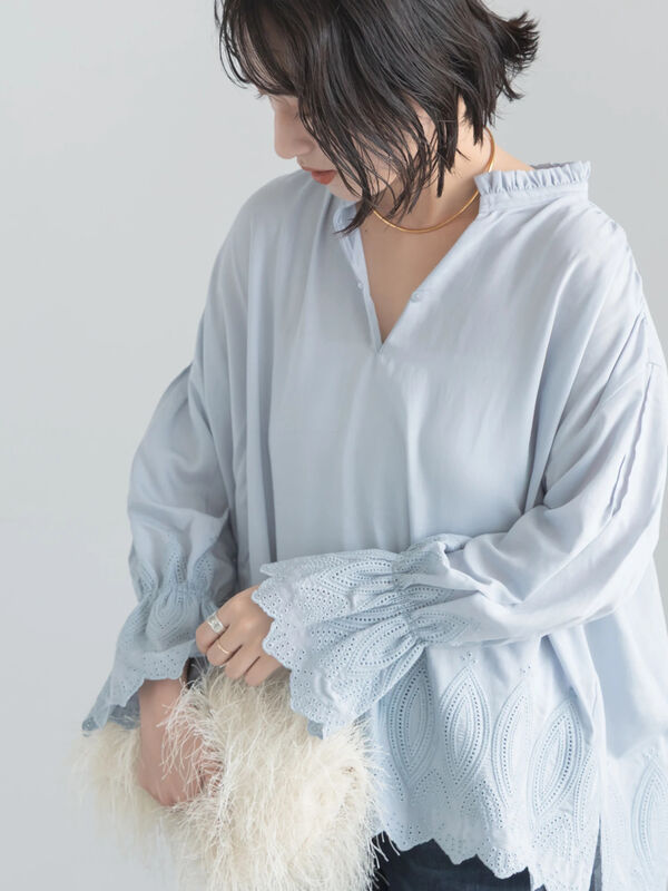 襟フリル刺繍ブラウス（オフホワイト/ブラック/ブルー/トップス/シャツ