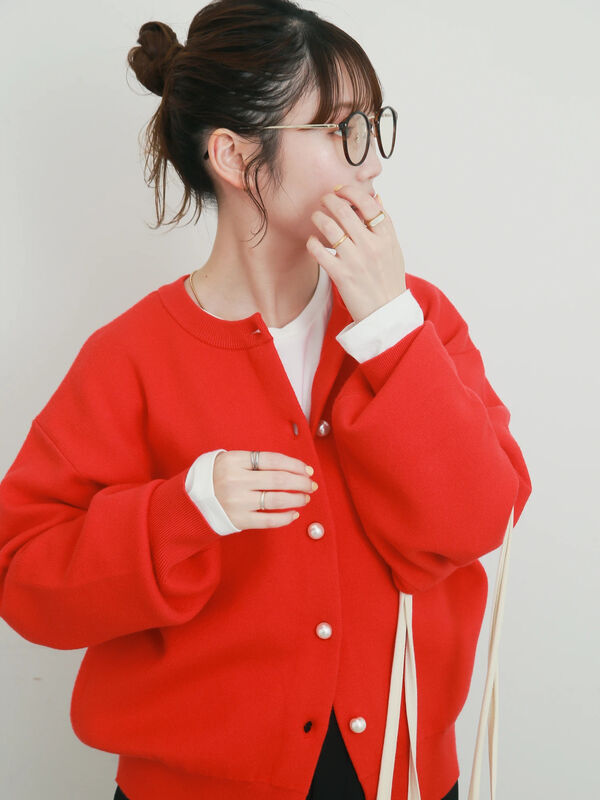 【WEB限定】パール釦カーディガン《吸湿発熱/帯電防止》（レッド）｜Te chichi（テチチ）通販