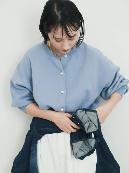 【WEB限定】パール釦カーディガン《吸湿発熱/帯電防止》（オフホワイト/ブラック/レッド/キャメル/ブルー）｜Te chichi（テチチ）通販