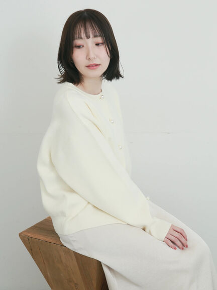 【WEB限定】パール釦カーディガン《吸湿発熱/帯電防止》（オフホワイト/ブラック/レッド/キャメル/ブルー）｜Te chichi（テチチ）通販