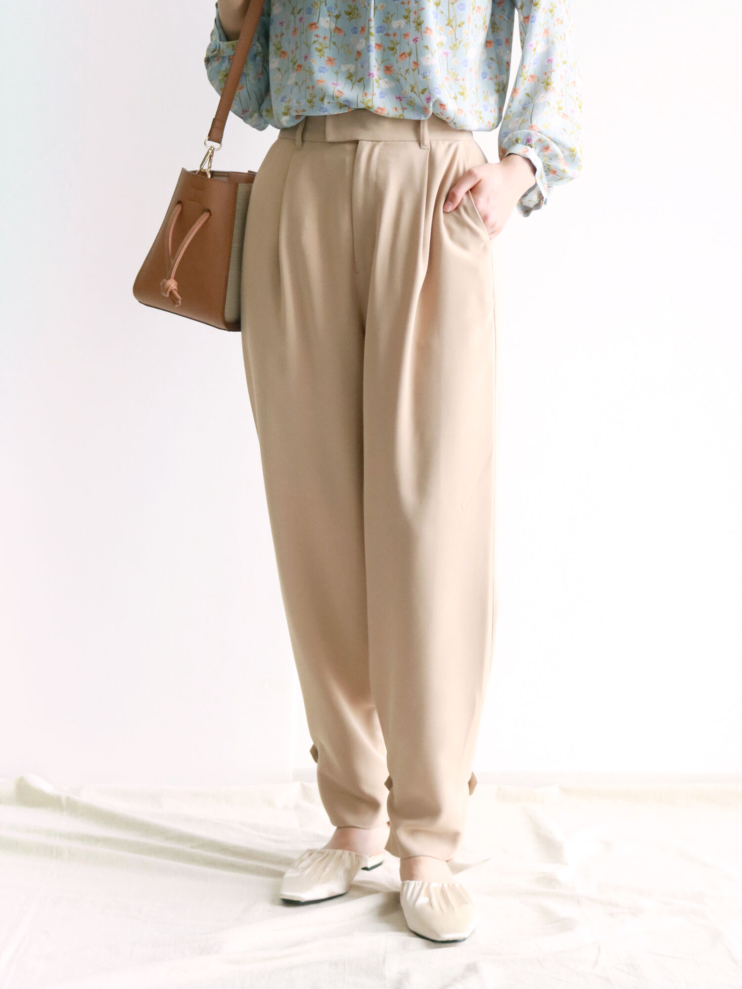 セール ダルサテン裾タブパンツ ベージュ グリーン ネイビー ボトムス Te Chichi Terrasse テチチ テラス 公式通販