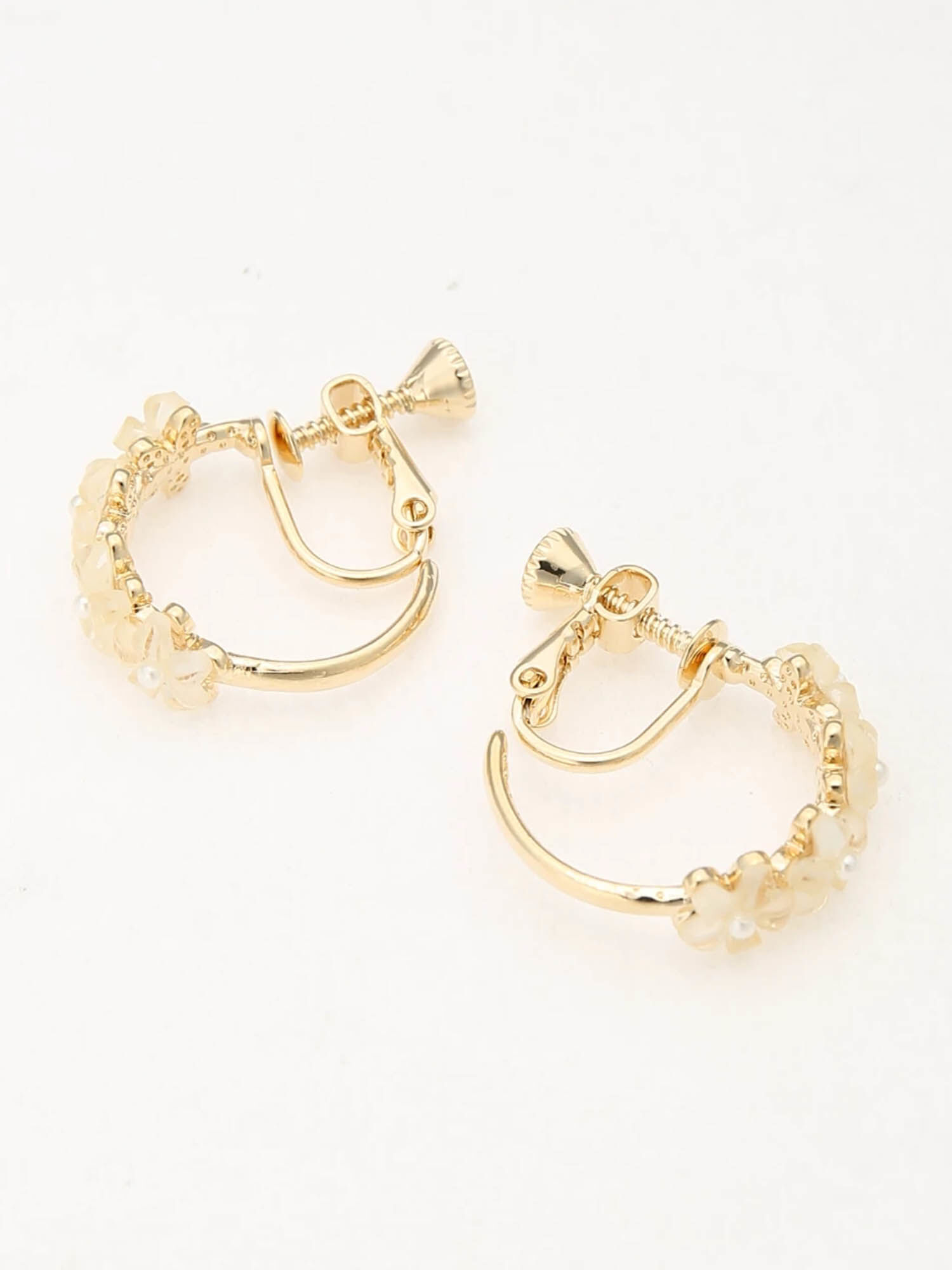 フラワーフープイヤリング ゴールド アクセサリー Te Chichi Terrasse テチチ テラス 公式通販