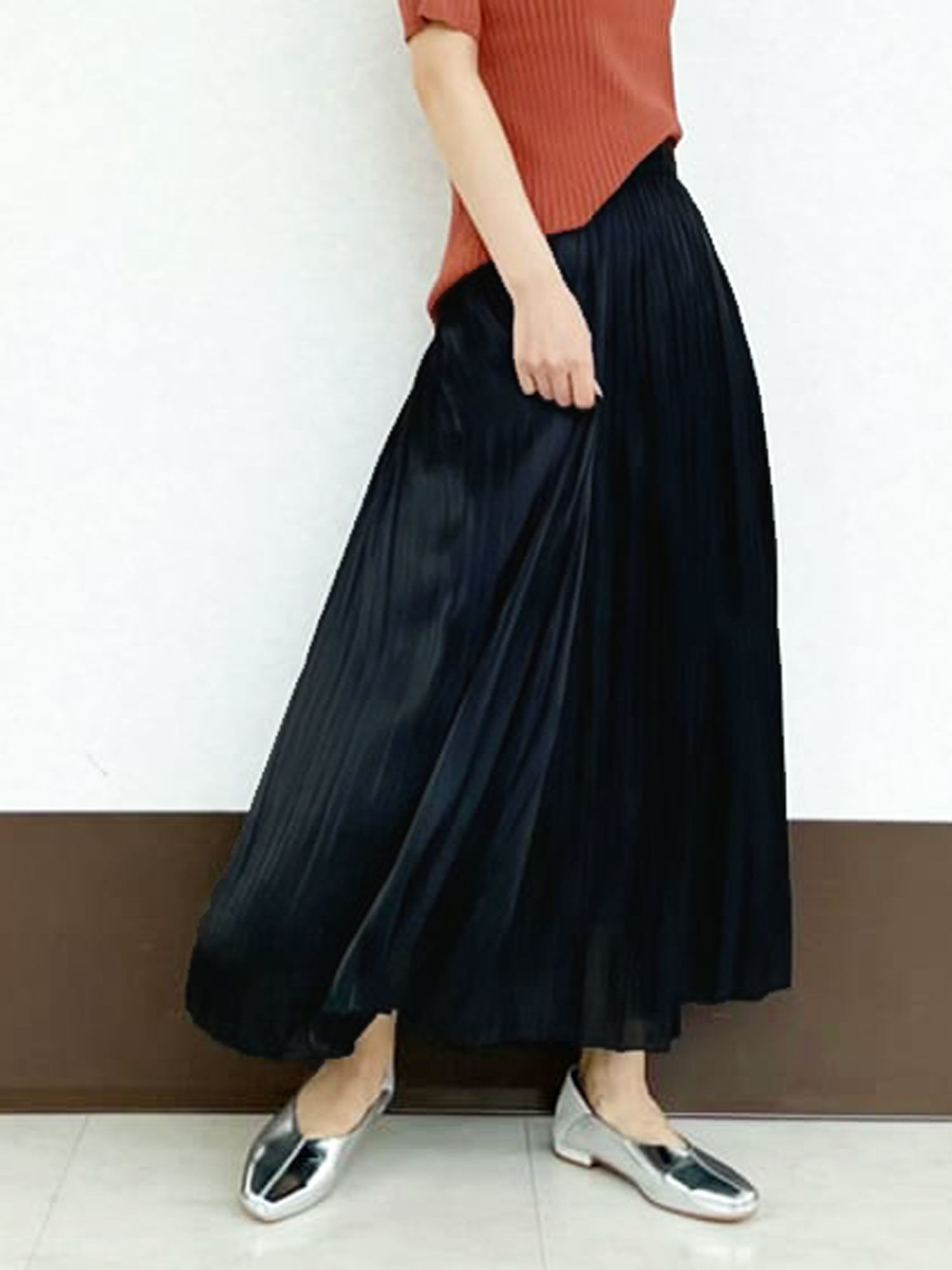 セール オーロラサテンプリーツスカート ブラック ベージュ カーキ ボトムス Te Chichi Terrasse テチチ テラス 公式通販