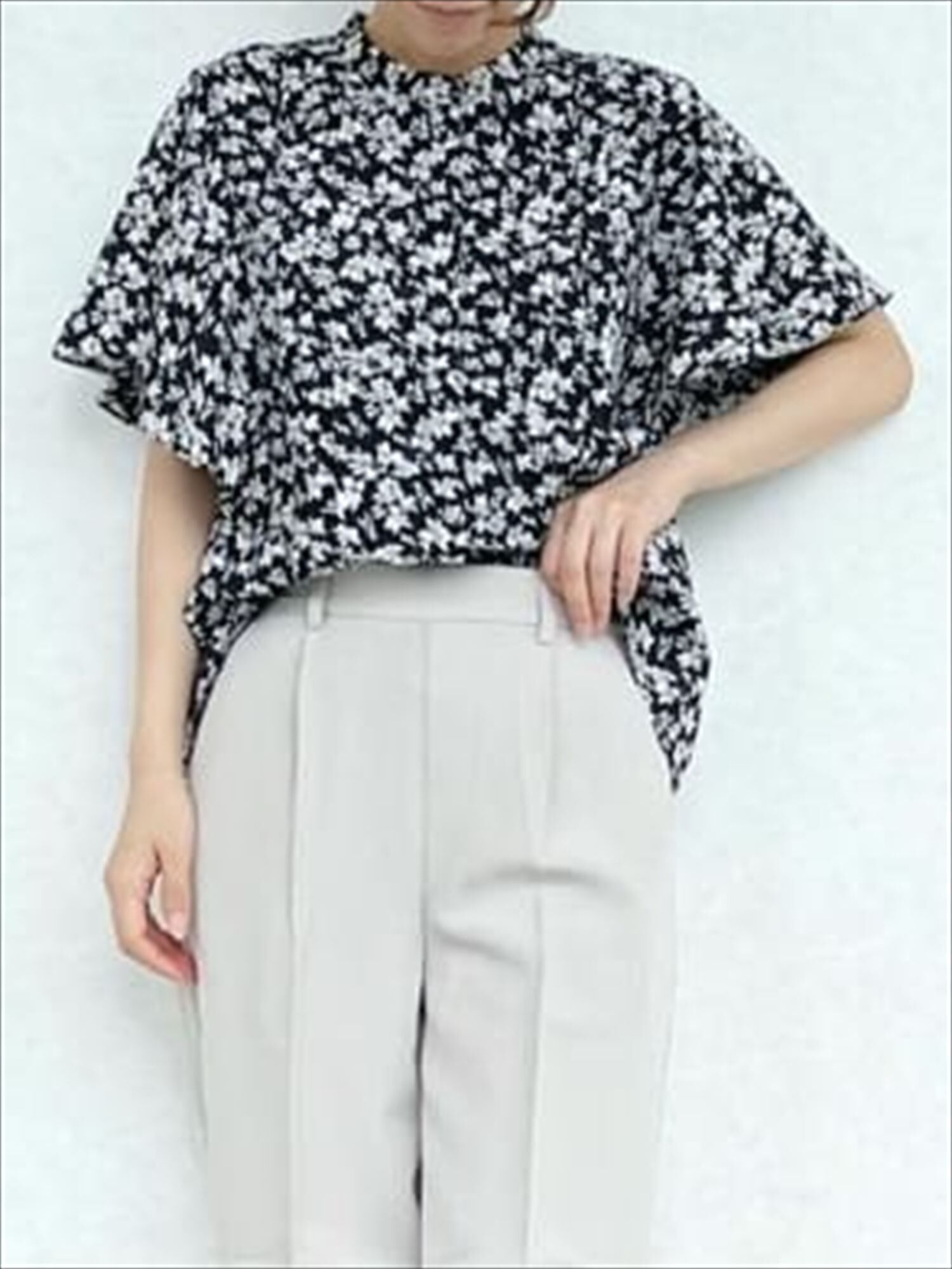 セール 花柄フレア袖ブラウス オフホワイト ブラック ピンク トップス Te Chichi Terrasse テチチ テラス 公式通販