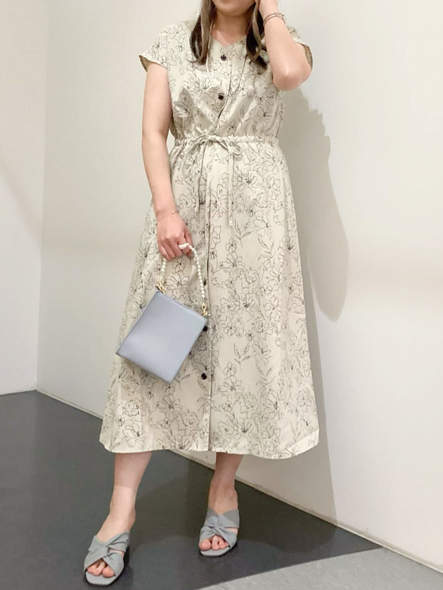 セール 麻調花柄プリントワンピース チャコールグレー ベージュ イエロー ワンピース ワンピース Te Chichi Terrasse テチチ テラス 公式通販