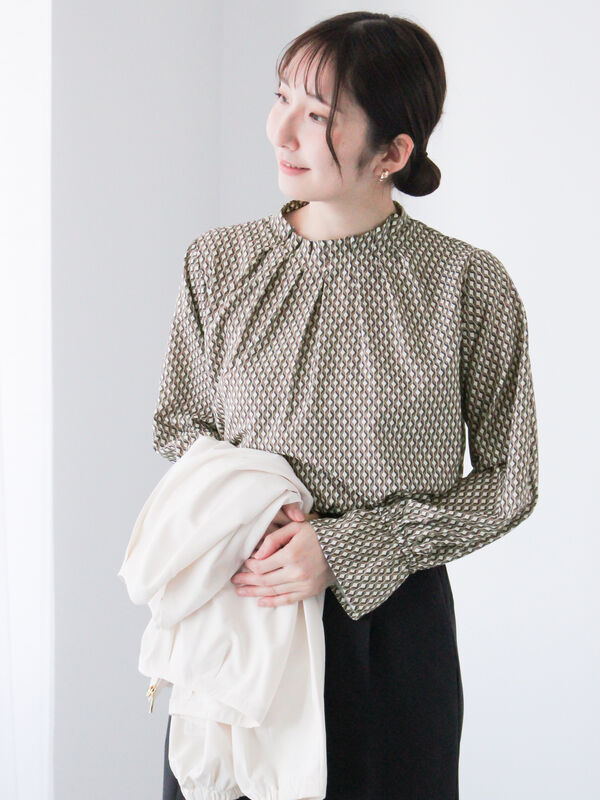 セール】 無地/幾何柄タックネックブラウス（オフホワイト