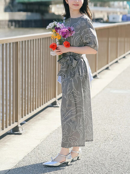 【日比谷花壇コラボ】刺繍ライクプリントワンピース（チャコールグレー/ベージュ/グリーン）｜Te chichi TERRASSE（テチチ テラス）通販