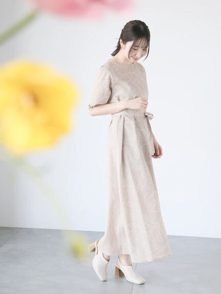 【日比谷花壇コラボ】刺繍ライクプリントワンピース（チャコールグレー/ベージュ/グリーン）｜Te chichi TERRASSE（テチチ テラス）通販