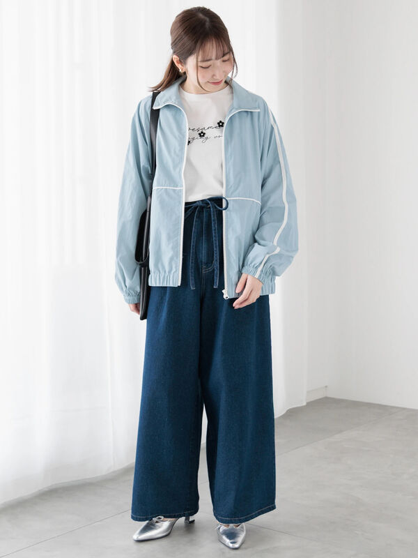 セール】 フラワーモチーフロゴTシャツ（オフホワイト