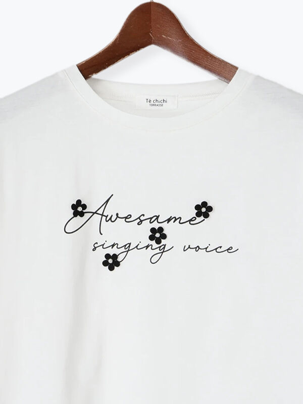 フラワーモチーフTシャツ セール】 フラワーモチーフロゴTシャツ（オフホワイト