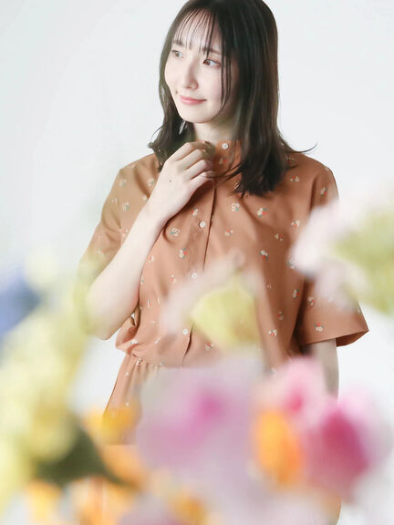 【日比谷花壇コラボ】プリントクロップドシャツ（セットアップ可）（オフホワイト/キャメル/ネイビー）｜Te chichi TERRASSE（テチチ テラス）通販