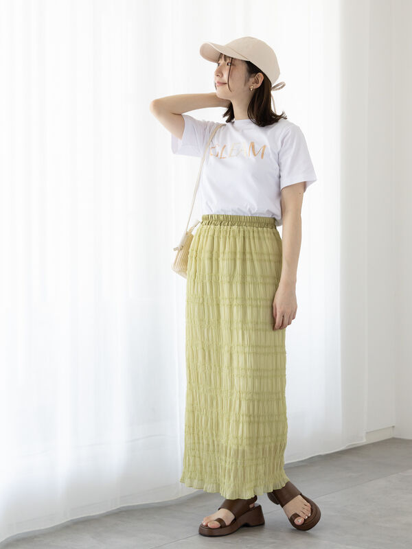 白いシャツやTシャツにも合います。たっぷりなラインでストーンとして綺麗です。 白いシャツやTシャツにも合います。たっぷりなラインでストーン