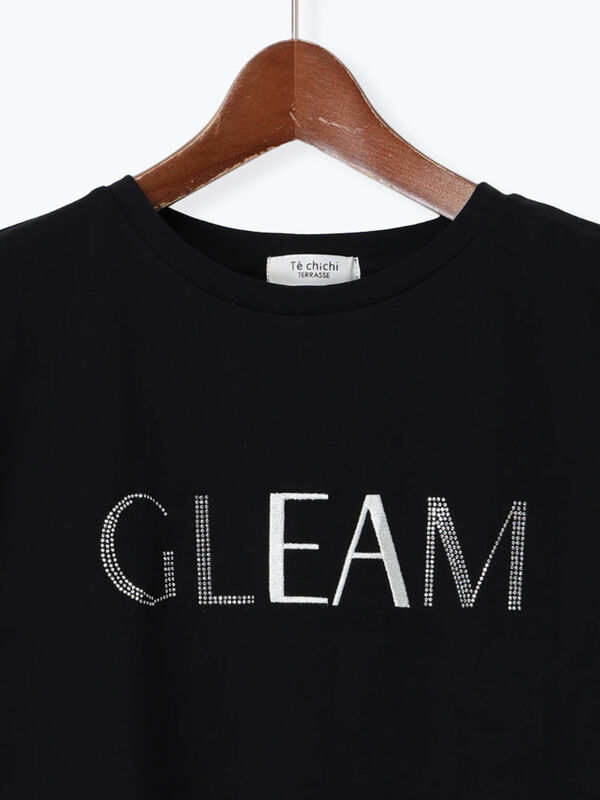 白いシャツやTシャツにも合います。たっぷりなラインでストーンとして綺麗です。 白いシャツやTシャツにも合います。たっぷりなラインでストーン