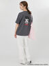 【OSAMU GOODS×Te chichi TERRASSE】バックプリントTシャツ（オフホワイト/チャコールグレー）｜Te chichi TERRASSE（テチチ テラス）通販