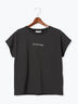 【接触冷感】筆記体ミニロゴフレンチスリーブTシャツ（チャコールグレー）｜Te chichi TERRASSE（テチチ テラス）通販