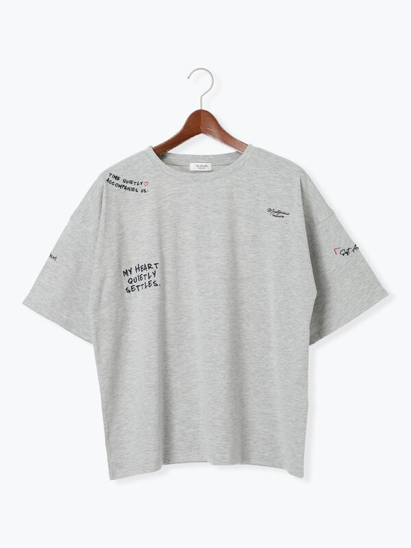 セール】 ランダム刺繍ロゴTシャツ（オフホワイト/グレー