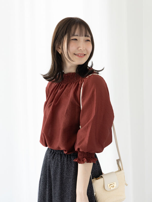 【在庫あり】 シャーリングネックブラウス（オフホワイト/ブラック/ブラウン シャツ/ブラウス(長袖/七分)