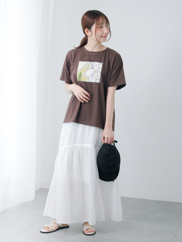 セール】 フラワー転写プリントTシャツ（オフホワイト/ブラック