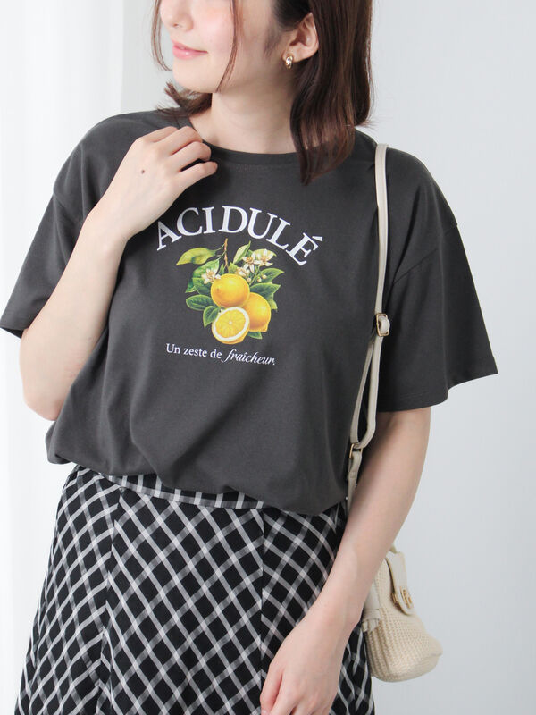 フルーツモチーフ柄Tシャツ（オフホワイト/チャコールグレー/ブラック）｜Te chichi TERRASSE（テチチ テラス）通販