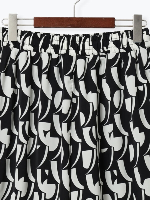 セール】 幾何柄プリントイージーパンツ（オフホワイト/ブラック