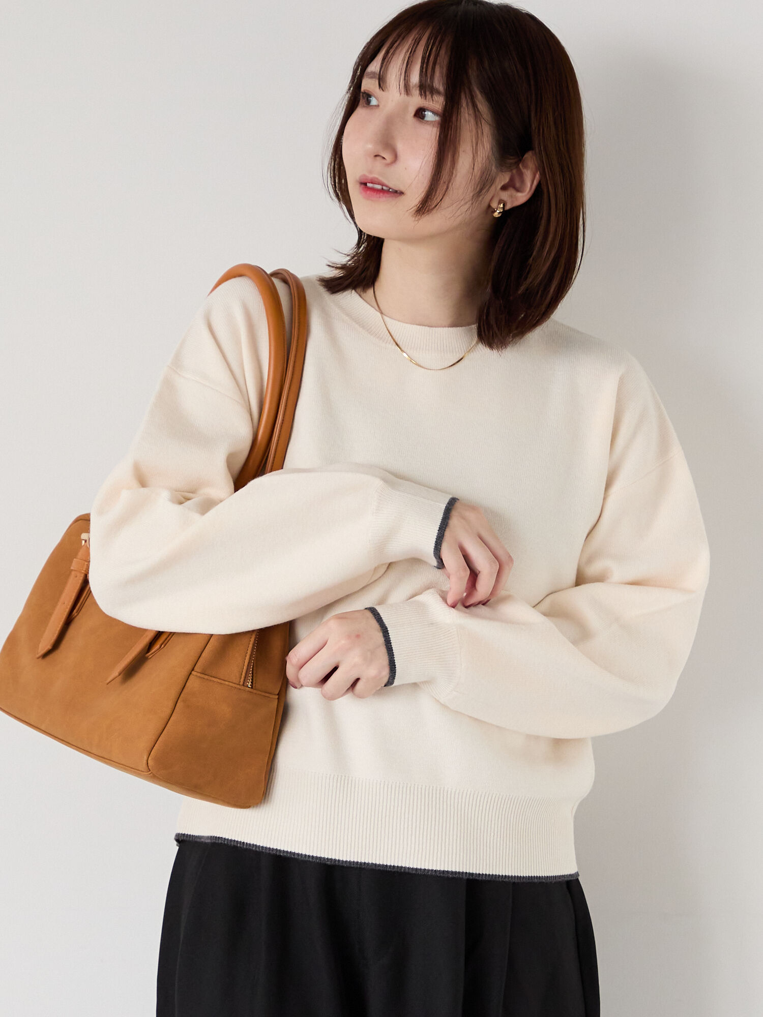 セール】 もちもちミラノリブ配色クルーネックニット（オフホワイト