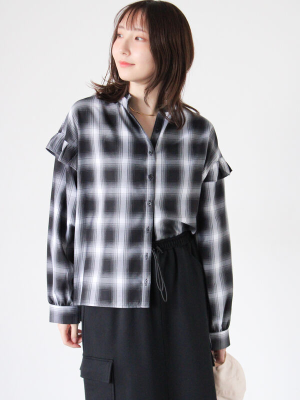 希少 タグ付 hobonichi 定価2.9万 胸元フリルのシャツ ウール М 希少 タグ付 hobonichi 定価2.9万 胸元フリルのシャツ ウール М