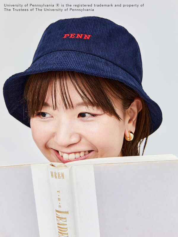 セール】 カレッジロゴ刺繍バケットハット（オフホワイト
