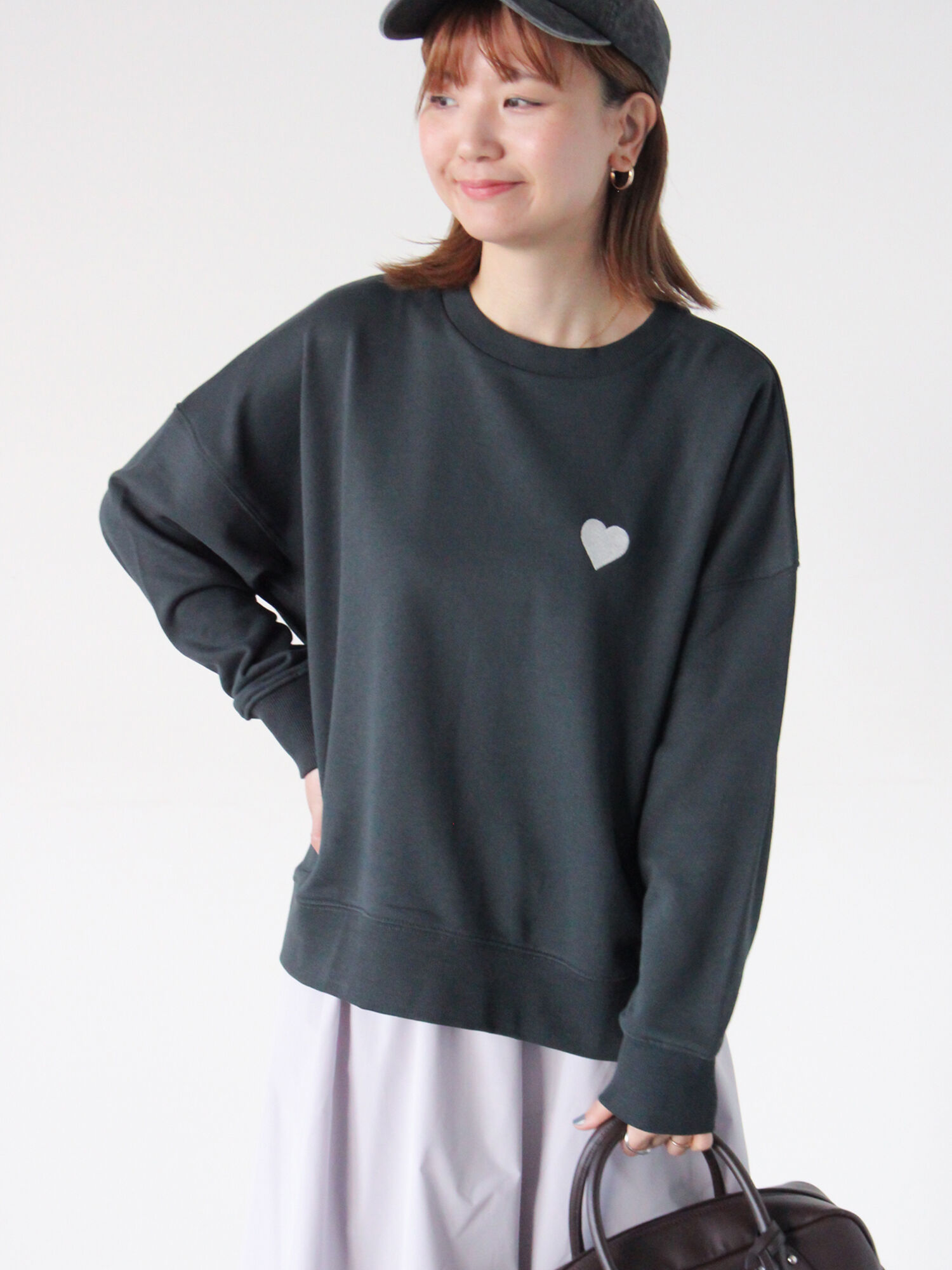 セール】 ハート刺繍裏毛スウェット(オフホワイト セール】 ハート刺繍裏毛スウェット(オフホワイト