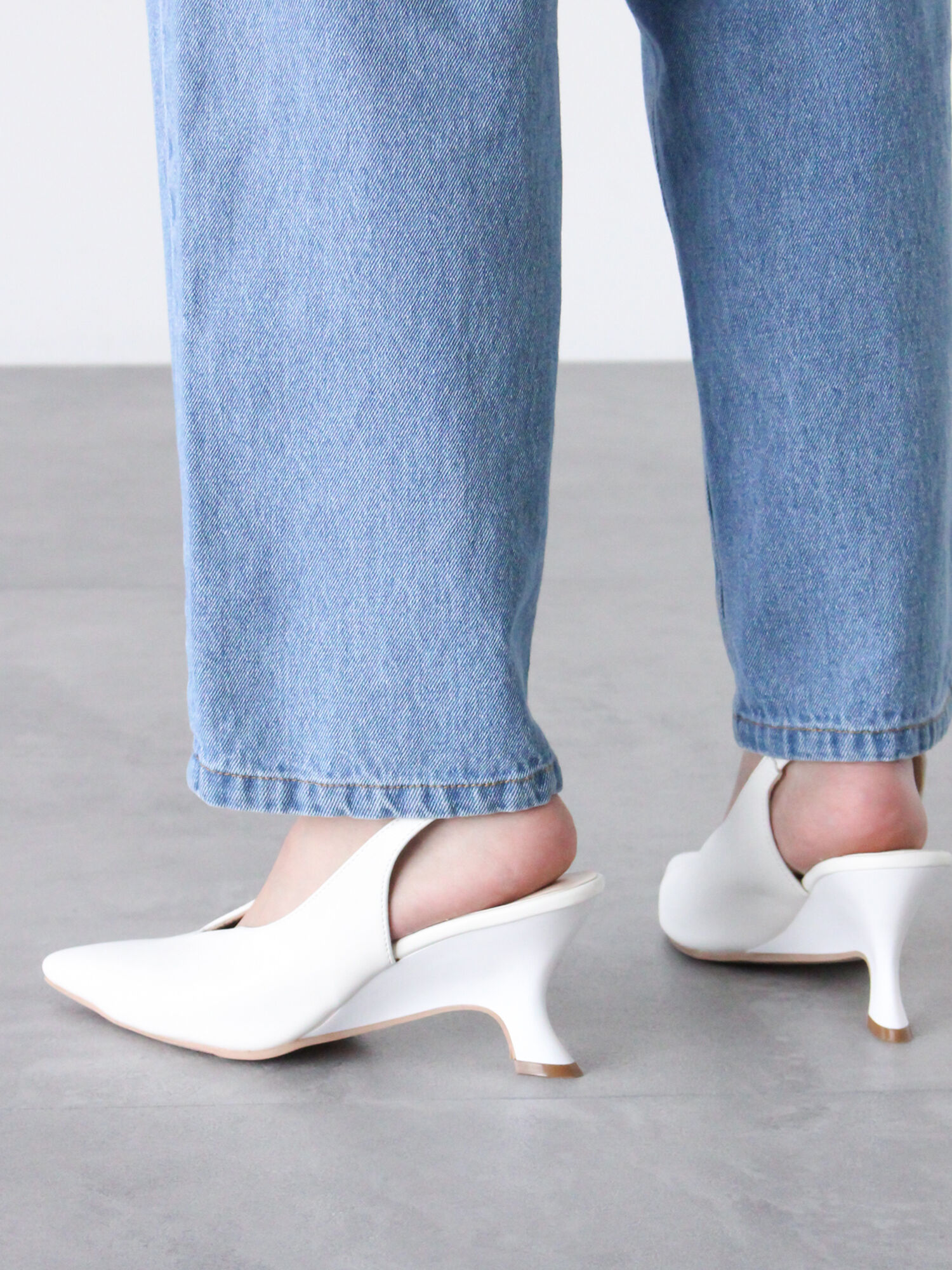 バックスリングポインテッドパンプス《2025spring catalog item