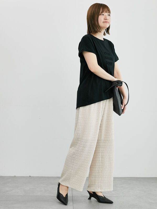 セール】 エンボスロゴTシャツ（オフホワイト/ブラック/ベージュ