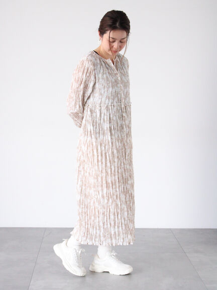 ボタニカル柄シワ加工ワンピース《2025spring catalog item》（ベージュ/サックスブルー/ネイビー）｜Lugnoncure（ルノンキュール）通販
