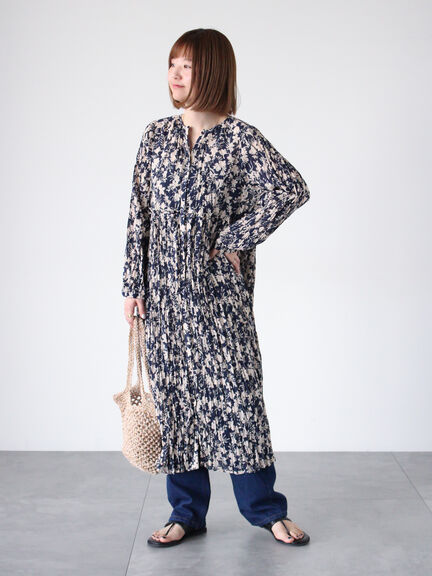ボタニカル柄シワ加工ワンピース《2025spring catalog item》（ベージュ/サックスブルー/ネイビー）｜Lugnoncure（ルノンキュール）通販