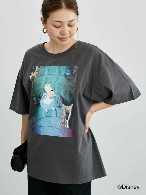 【Disney】ふしぎの国のアリス/プリントTシャツ2（チャコールグレー）｜Lugnoncure（ルノンキュール）通販