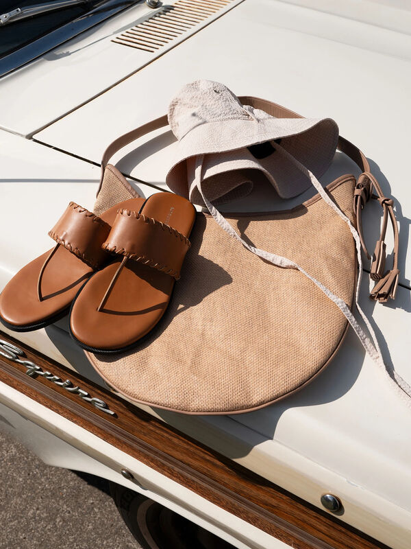 トングサンダル《2025summer catalog item》（オフホワイト