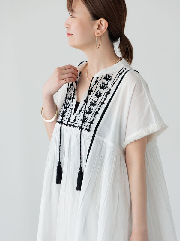 【INDIA made】タッセル付き刺繍ブラウス（オフホワイト）｜Lugnoncure（ルノンキュール）通販