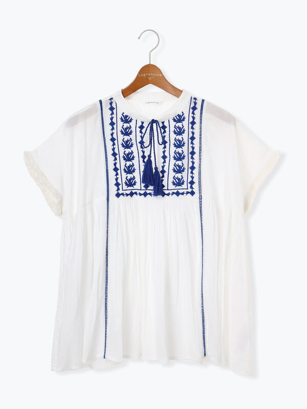 セール】 【INDIA made】タッセル付き刺繍ブラウス（オフ