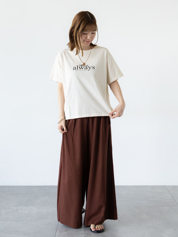 〈5月3日~7日まで発送不可〉 Mロゴ刺繍 キャメル セール】 ネックレス刺繍プリントTシャツ(オフホワイト