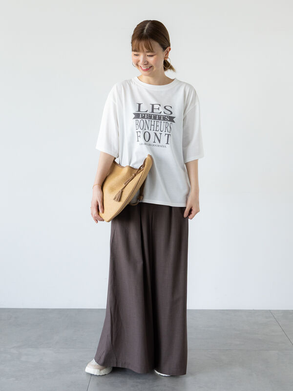 【jin2046】ルクレール、サインツ、ライコネン セール】 フロントBIGロゴTシャツ（オフホワイト/ブラック